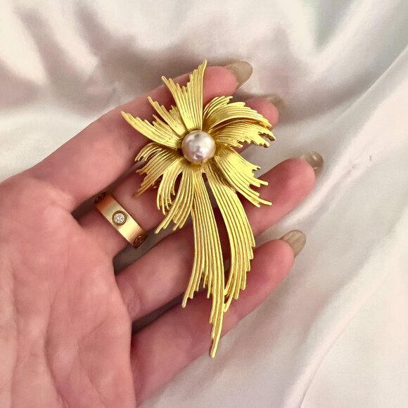 🧷Vintage Large Baroque-Style Starburst Brooch on Gold-Tone Metal - Faux Pearl - Picture 4 of 4